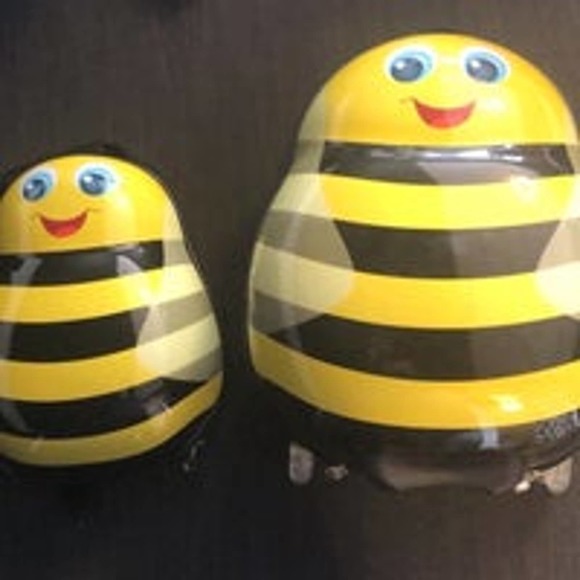 Heys Handbags - Heys Bumblebee Hardside Suitcase and Bookbag Set. NWOT